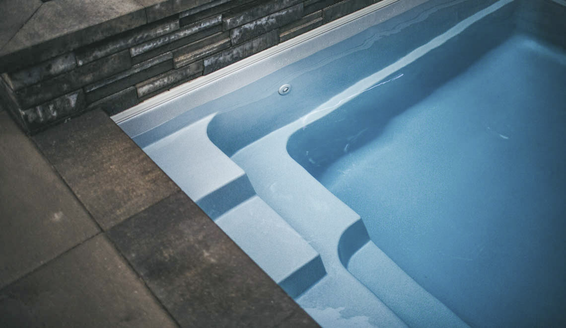 Leisurepools Reflektion 3,8×7-10m, 1,28-1,84m dybde