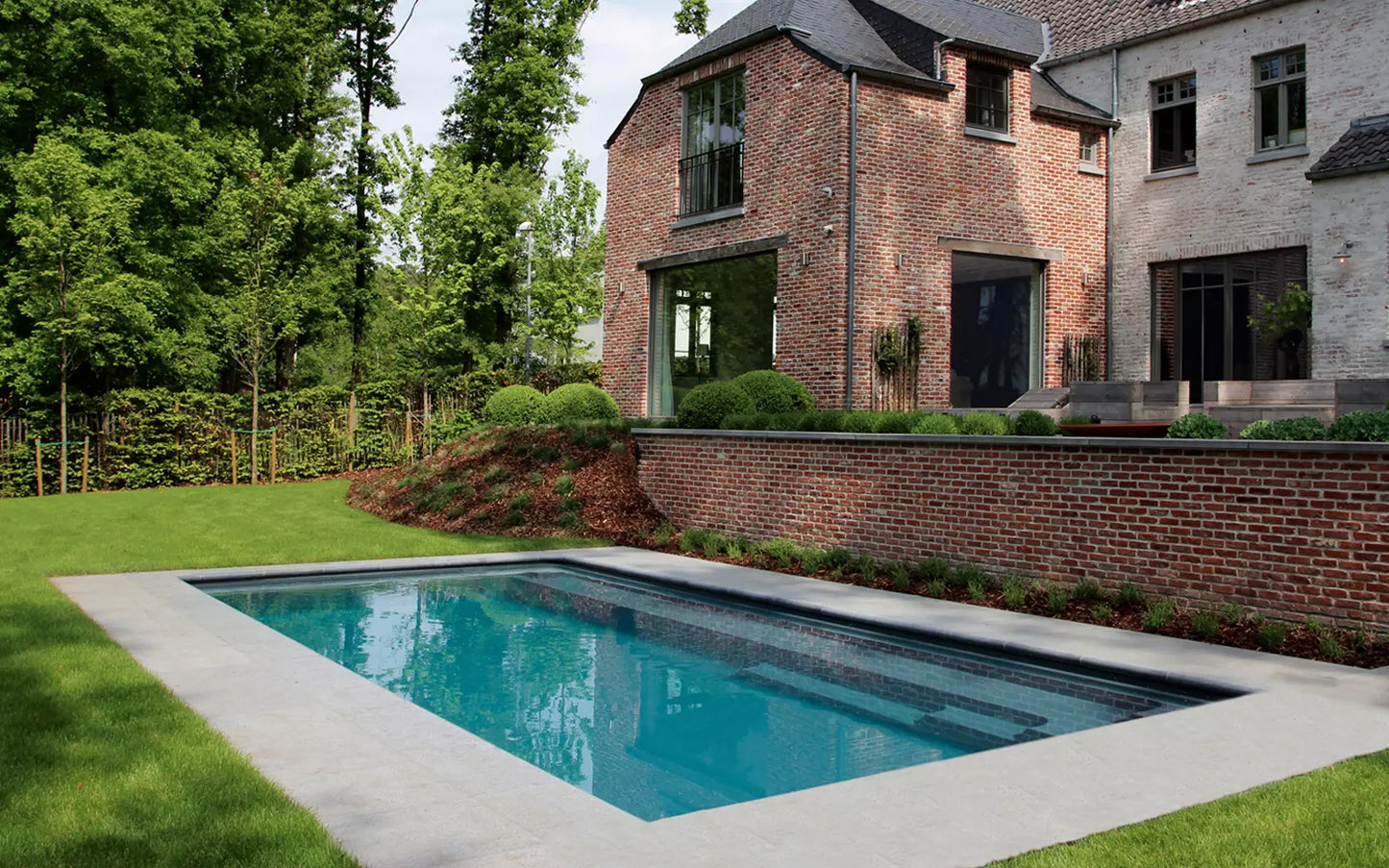 Leisurepools Reflektion 3,8×7-10m, 1,28-1,84m dybde